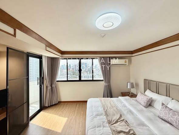 bedroom of Richmond Hills Residence Thonglor 25