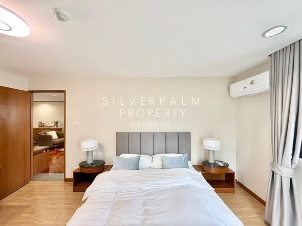bedroom of Richmond Hills Residence Thonglor 25