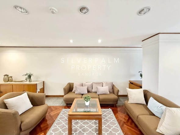 living room of Richmond Hills Residence Thonglor 25