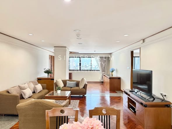 living room of Richmond Hills Residence Thonglor 25