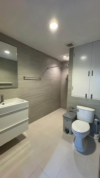 bathroom of Richmond Palace Condominium