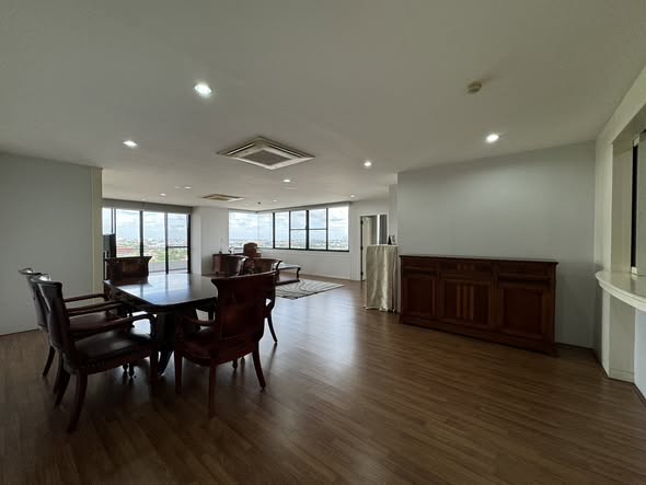 Riverine Place Hotel and Residence
