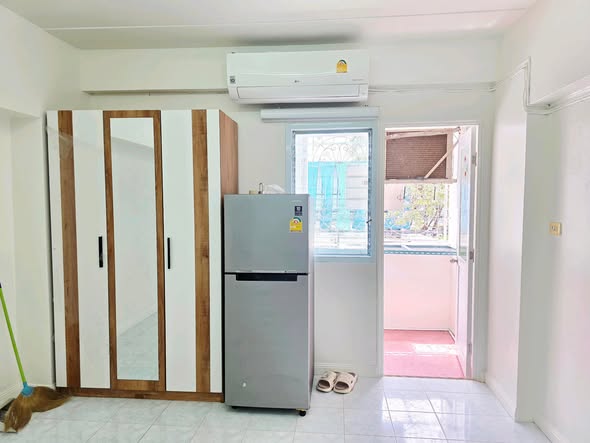 room interior of ทิพย์ธานีคอนโด