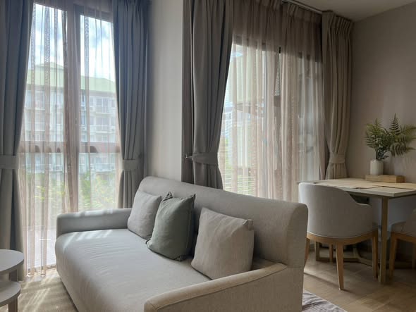 bedroom and living room of Runesu Thonglor 5 (รูเนะสุ ทองหล่อ 5)