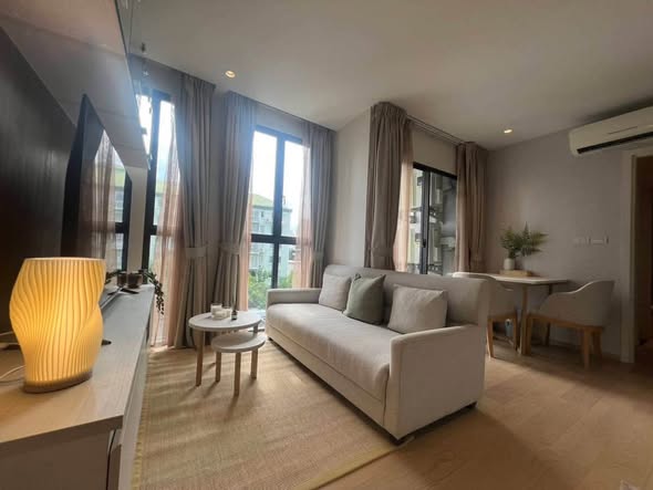 bedroom and living room of Runesu Thonglor 5 (รูเนะสุ ทองหล่อ 5)