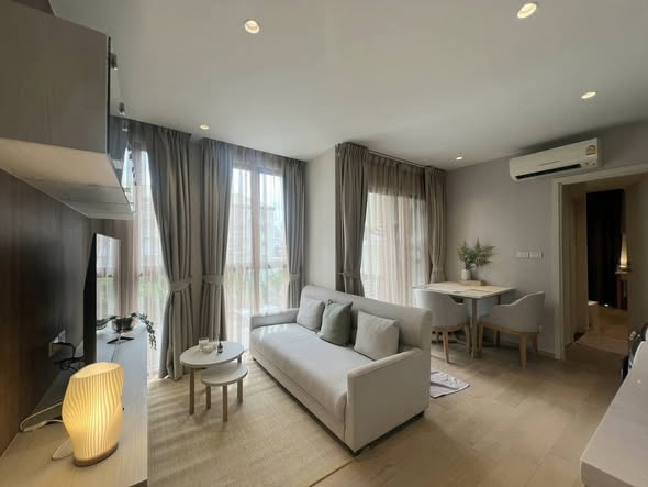 bedroom and living room of Runesu Thonglor 5 (รูเนะสุ ทองหล่อ 5)