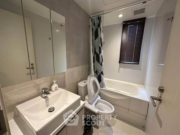 Runesu Thonglor 5 (รูเนะสุ ทองหล่อ 5)