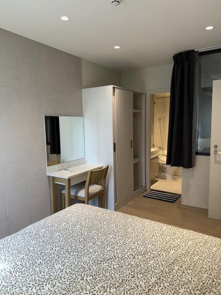 room interior and bathroom of Runesu Thonglor 5 (รูเนะสุ ทองหล่อ 5)