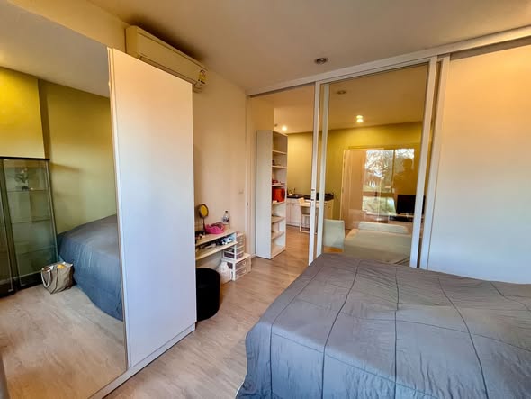 bedroom and room interior of S1 Rama 9 Condominium