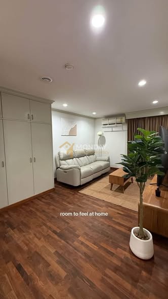 living room of Sampoom Garden Condominium