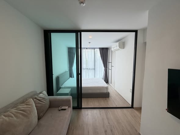 bedroom and room interior of Serio Sukhumvit 50