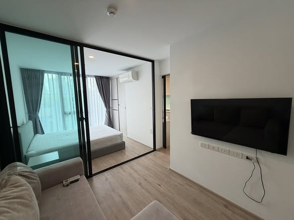 bedroom and room interior of Serio Sukhumvit 50