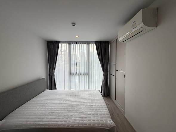 bedroom and room interior of Serio Sukhumvit 50