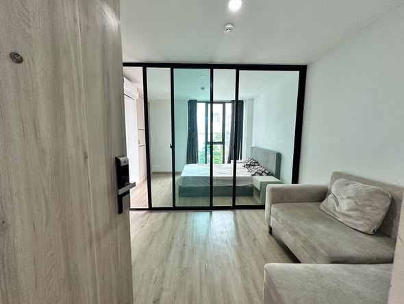 bedroom and room interior of Serio Sukhumvit 50