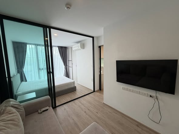 bedroom and room interior of Serio Sukhumvit 50