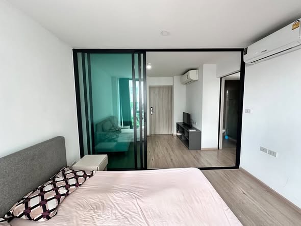 bedroom and room interior of Serio Sukhumvit 50