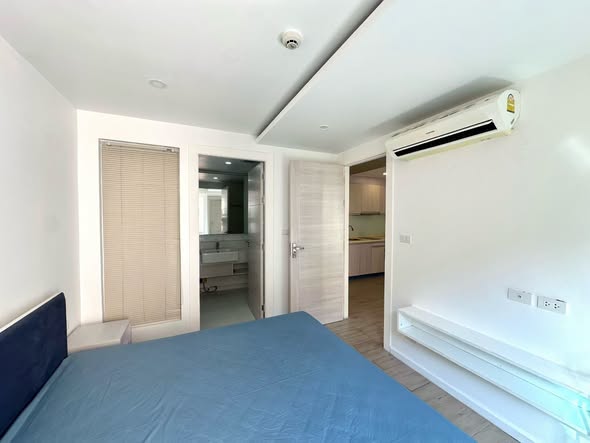 bedroom and room interior of Seven Seas Condo Resort Jomtien