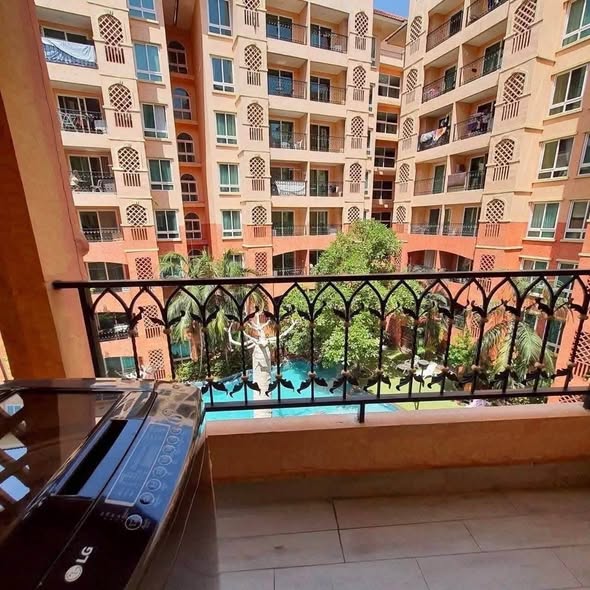 pool of Seven Seas Condo Resort Jomtien