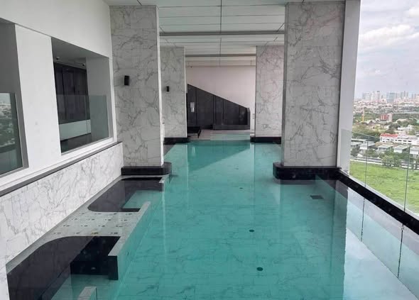 pool of Siamese residence landmark @ MRTA station