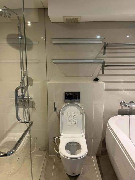 bathroom of Siamese Thirty Nine