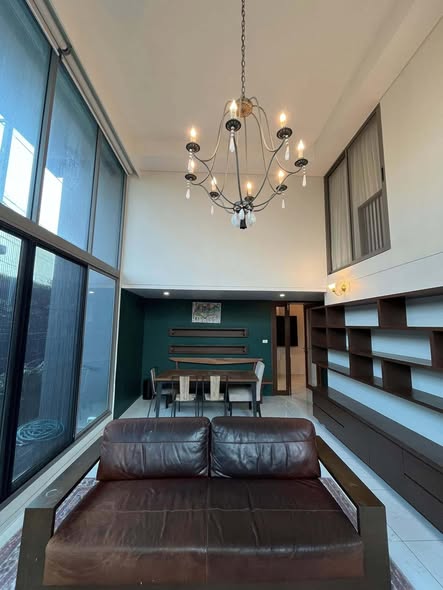 living room of Siamese Thirty Nine