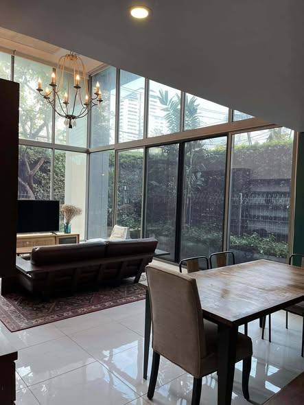 room interior of Siamese Thirty Nine