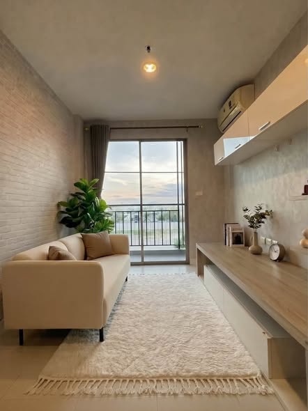 living room and bathroom of Silk Place Phaholyothin Laksi