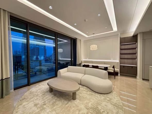 bedroom and living room of Sindhorn Residence