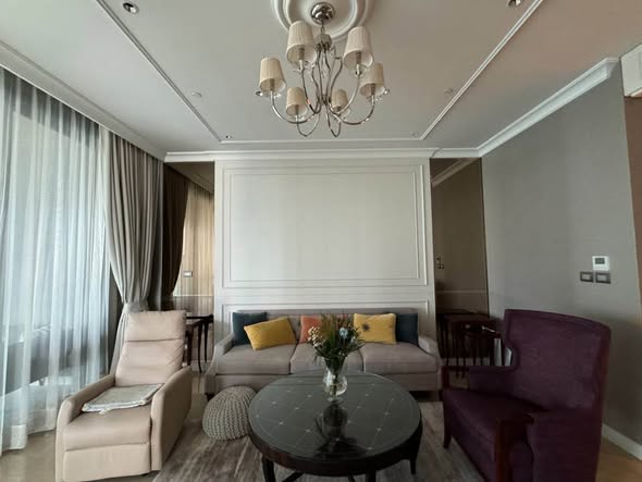 bedroom and living room of Sindhorn Residence