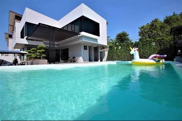 pool of SIRI HOUSE