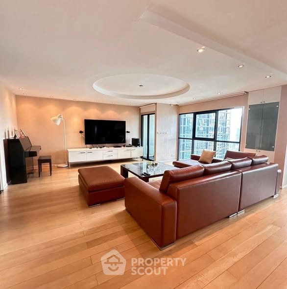 living room and room interior of SiS at Sathorn, St Louis