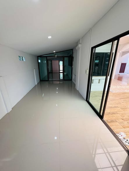 SIS story house