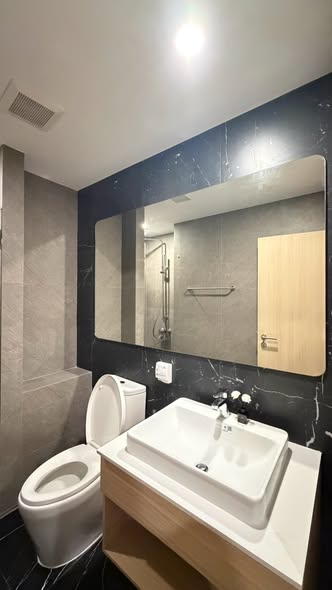 bathroom of Skyrise Avenue Sukhumvit 64