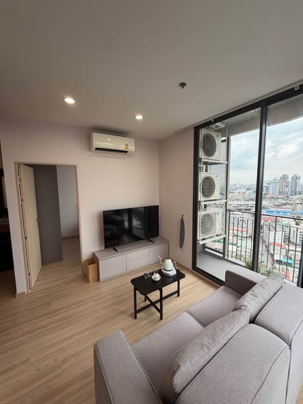 living room of Skyrise Avenue Sukhumvit 64