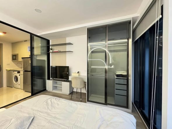 bedroom and room interior of SOHO​ BANGKOK​ RATCHADA​