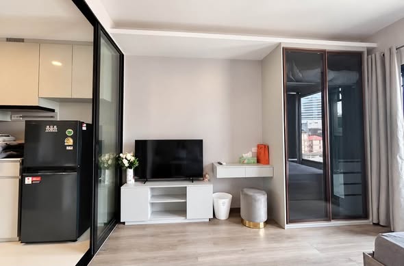 bedroom and room interior of SOHO​ BANGKOK​ RATCHADA​