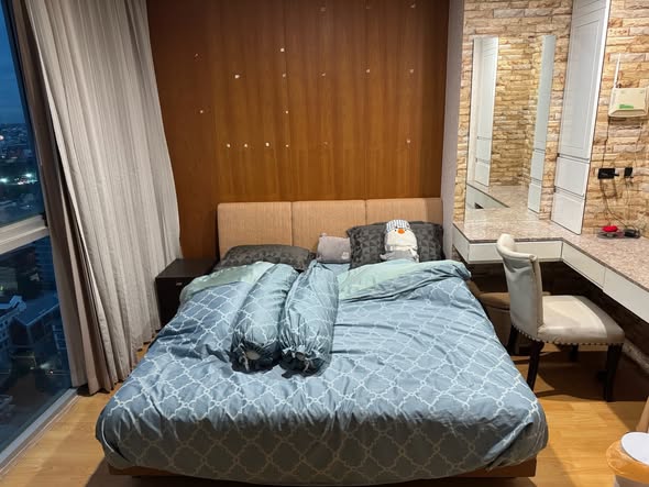 bedroom of St Louis Grand Terrace