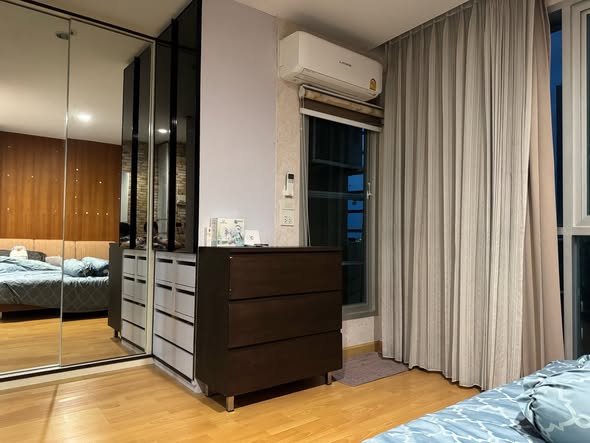 bedroom and room interior of St Louis Grand Terrace