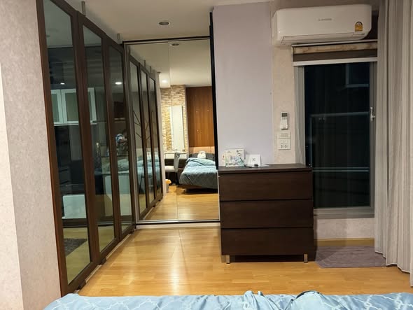 bedroom and room interior of St Louis Grand Terrace