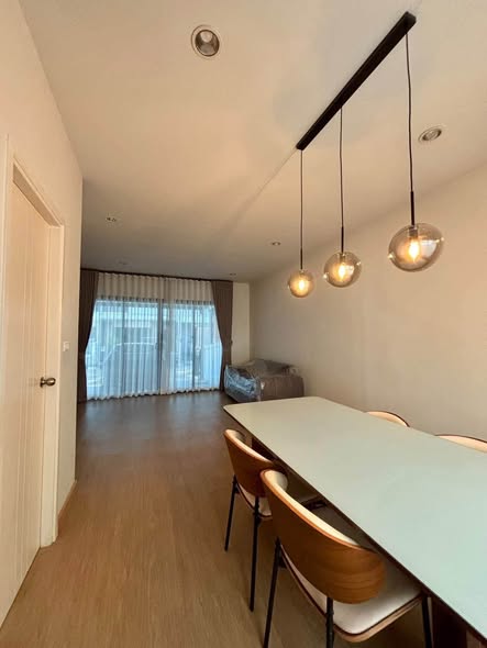 room interior of Stories Onnut – Wongwaen