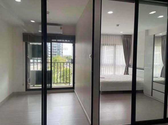 bedroom and room interior of Supalai City Resort Sukhumvit 107
