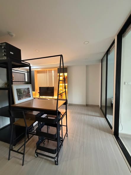 bedroom and room interior of Supalai City Resort Sukhumvit 107