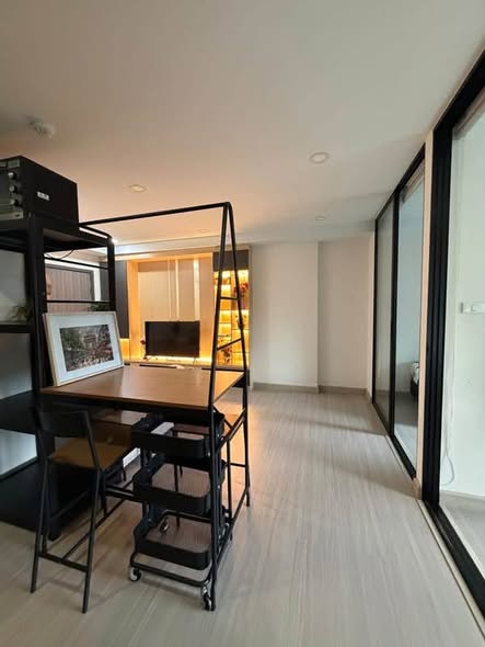 bedroom and room interior of Supalai City Resort Sukhumvit 107