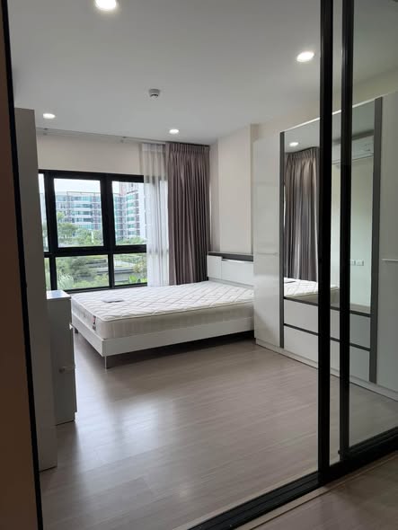 bedroom and room interior of Supalai City Resort Sukhumvit 107