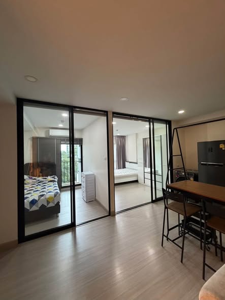 bedroom and room interior of Supalai City Resort Sukhumvit 107