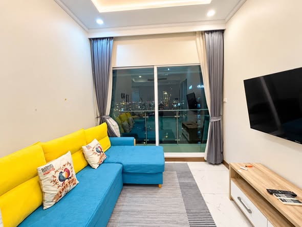 bedroom and living room of Supalai Elite Surawong