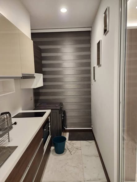 room interior and bathroom of Supalai Elite Surawong