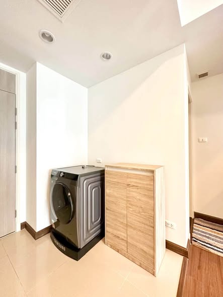 bathroom of Supalai Lite Sathorn-Charoenrat Condo