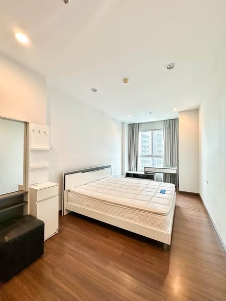 bedroom of Supalai Lite Sathorn-Charoenrat Condo