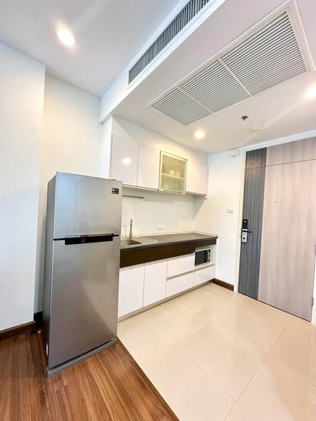 kitchen of Supalai Lite Sathorn-Charoenrat Condo